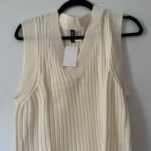 Sweater vest size xs